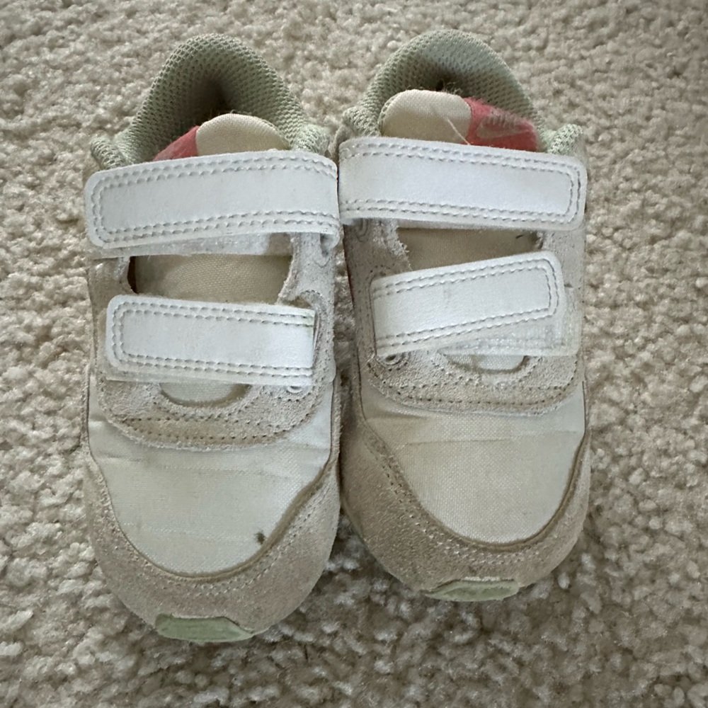 Nike Little Girls (Toddler)  Hook-and-Loop Sneakers